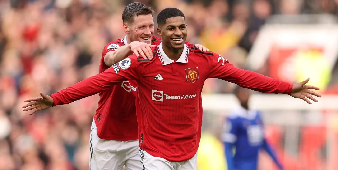 Marcus Rashford celebrating a goal diving through the field